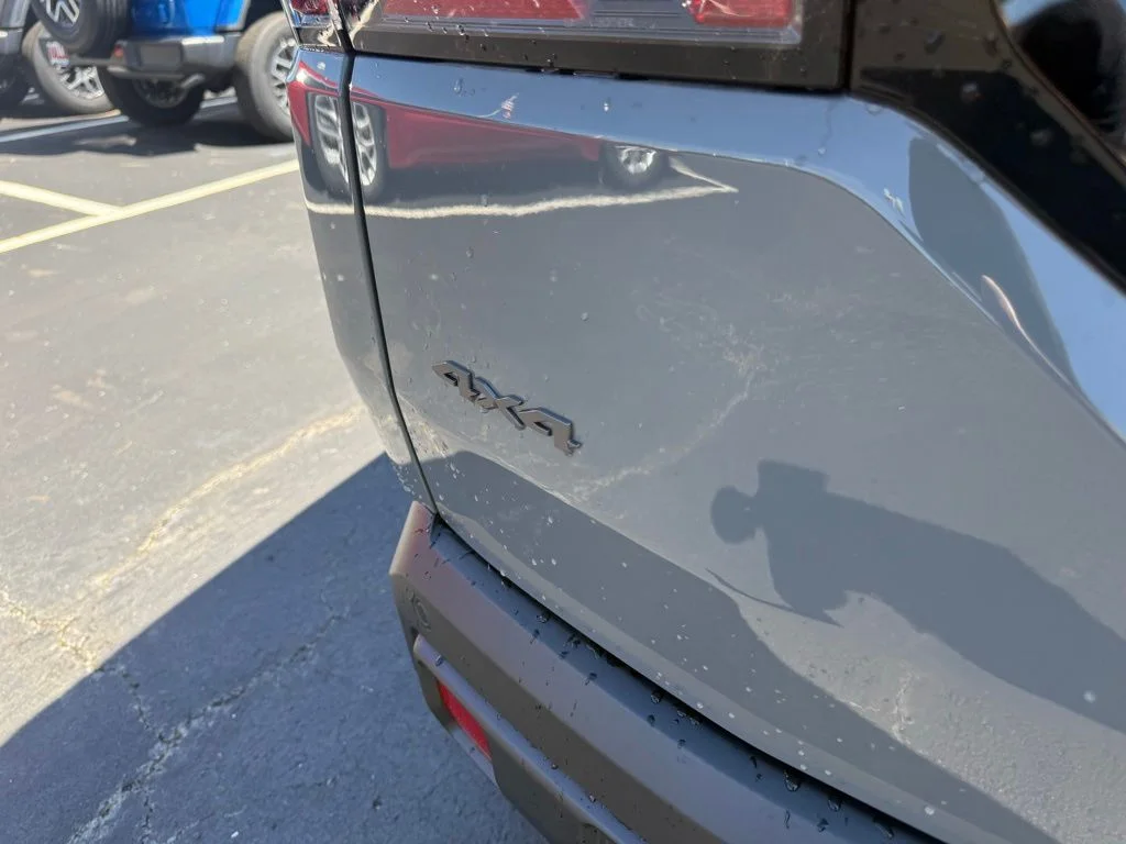 New 2026 Sting-Gray Clear-Coat Exterior Paint Jeep Overland image 41