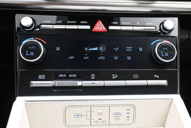 Used 2024 Rockwood Green Hyundai SEL image 18