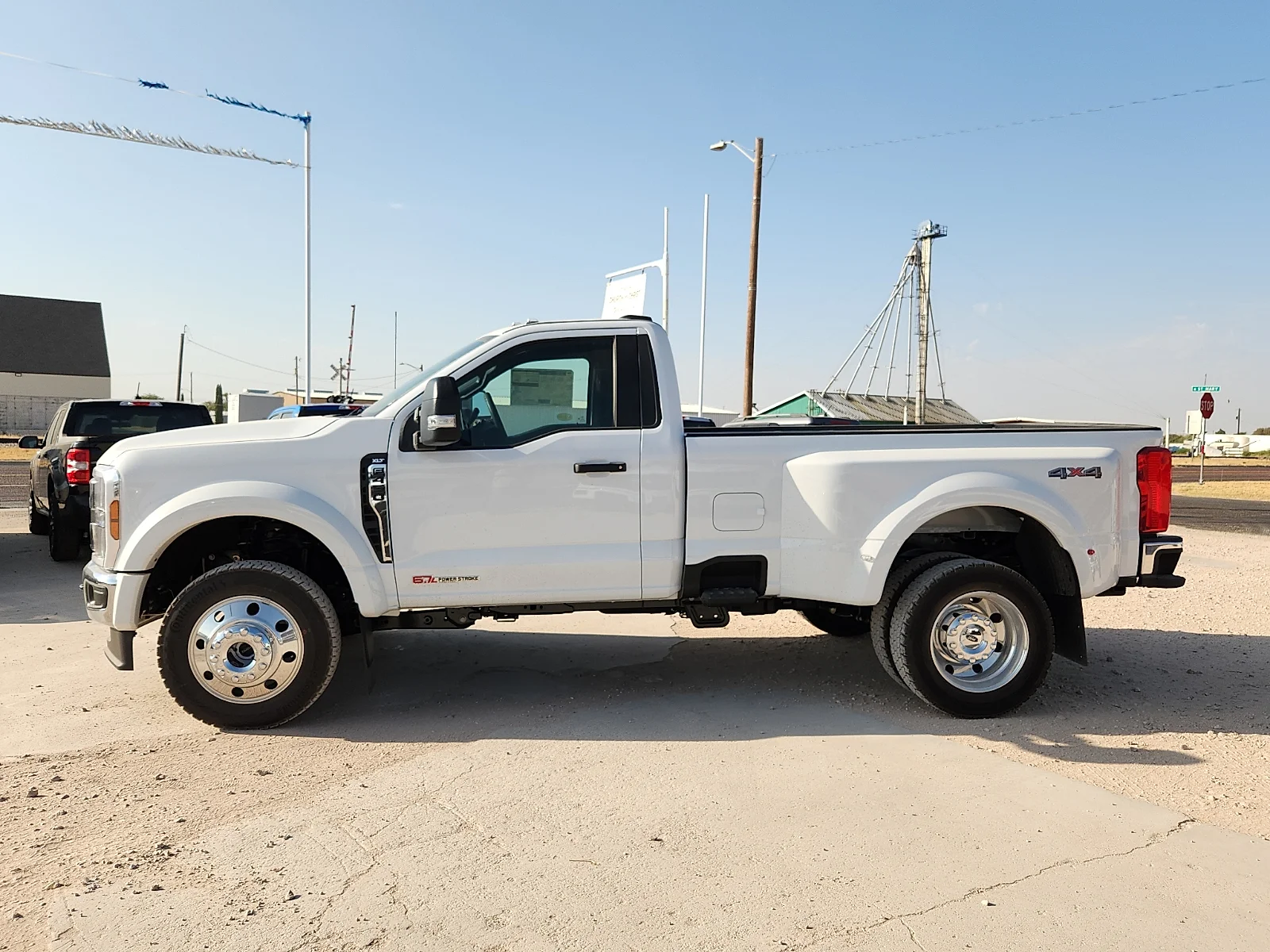 New 2027 Oxford White Ford XLT image 4