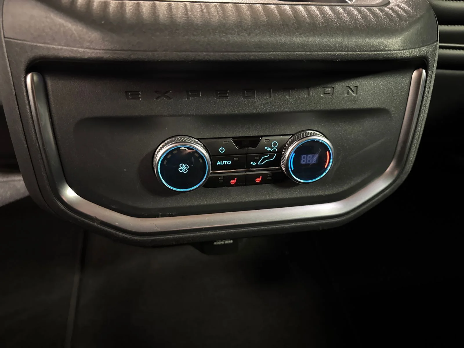 Used 2025 Black Ford Platinum image 27