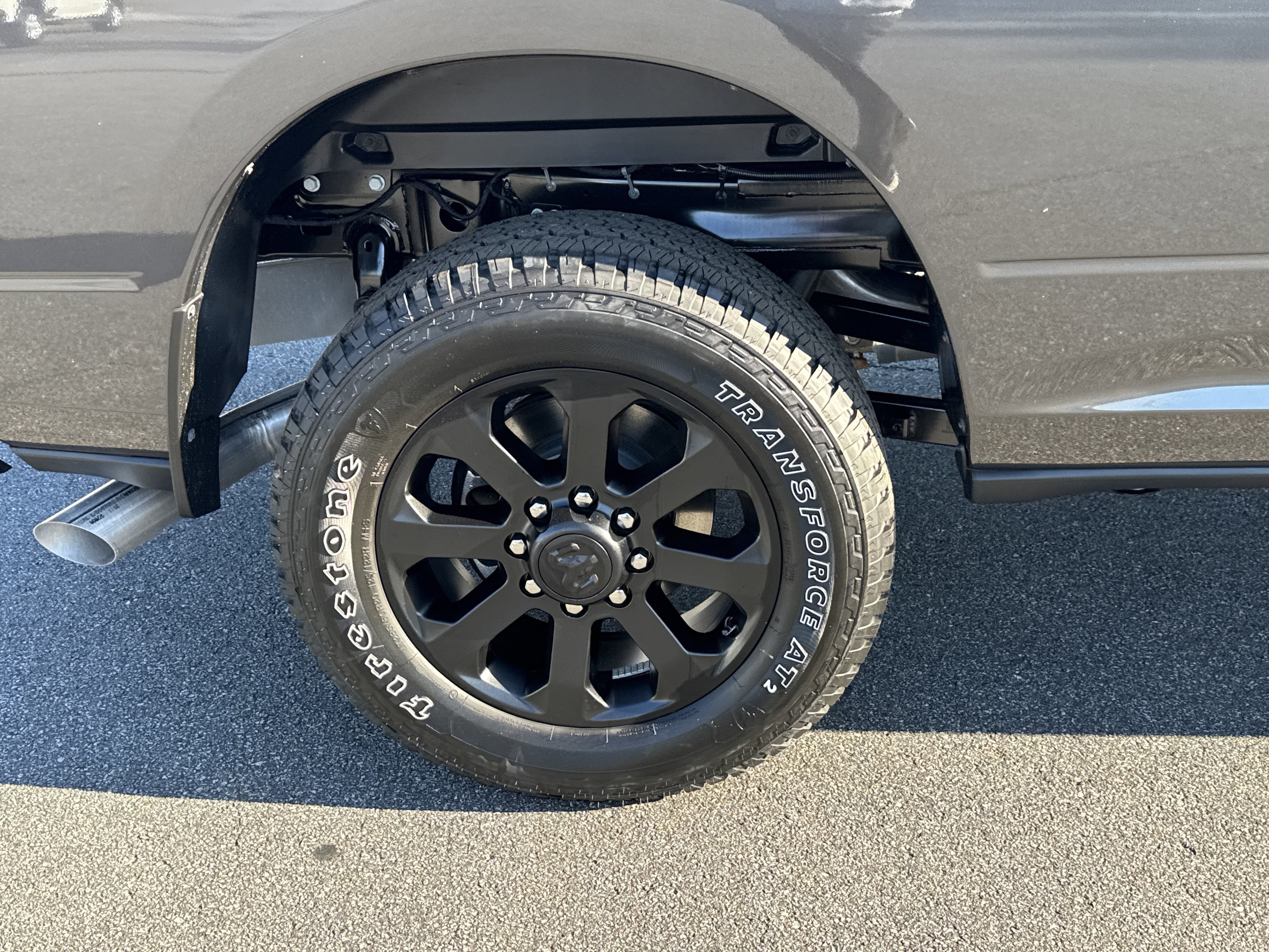 New 2026 Granite Crystal Metallic Clear-Coat Exterior Paint RAM Laramie image 12