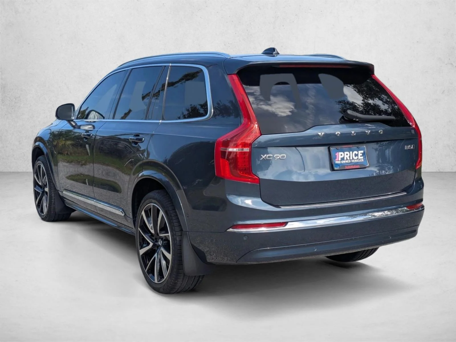 Used 2024 Denim Blue Metalli Volvo Plus Bright Theme image 8