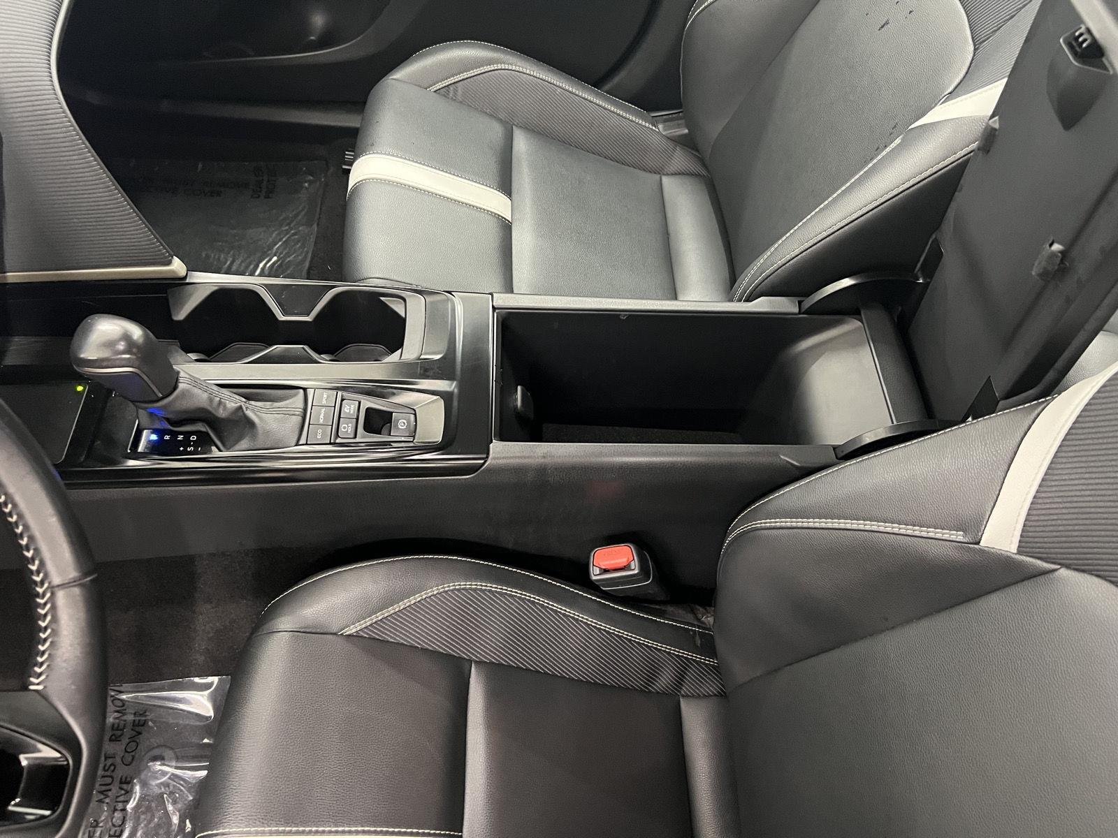 2025 Toyota Camry SE - Photo 18