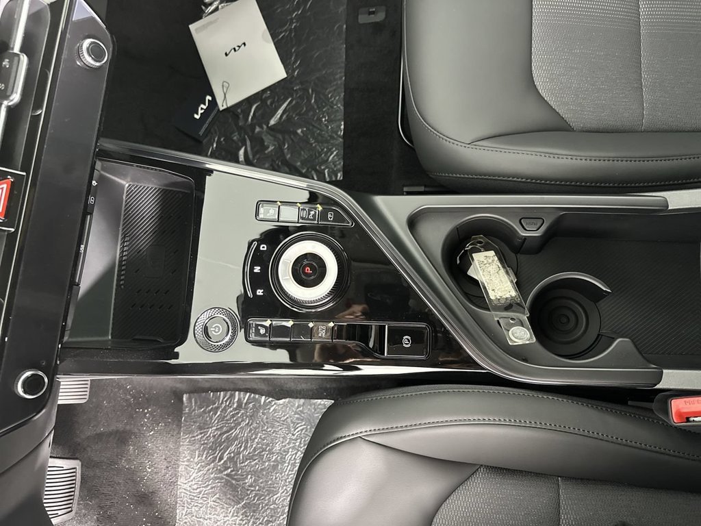 New 2026 Snow White Pearl Kia WIND image 9