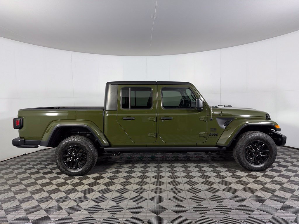 Used 2023 Green Jeep Sport image 7
