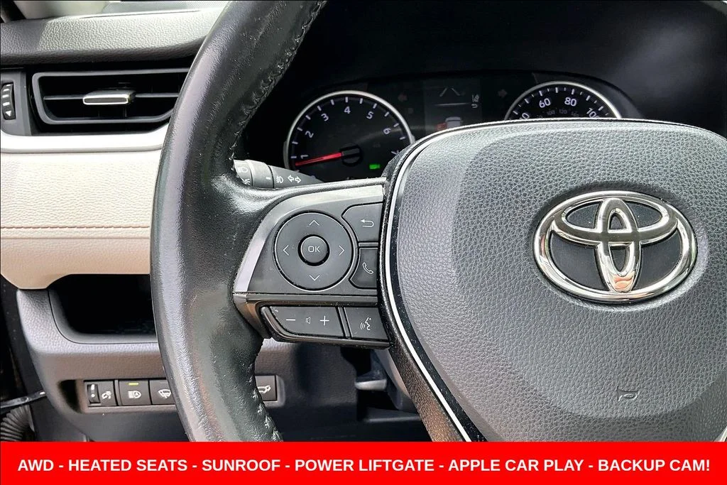 Used 2020 Gray Toyota XLE Premium image 11