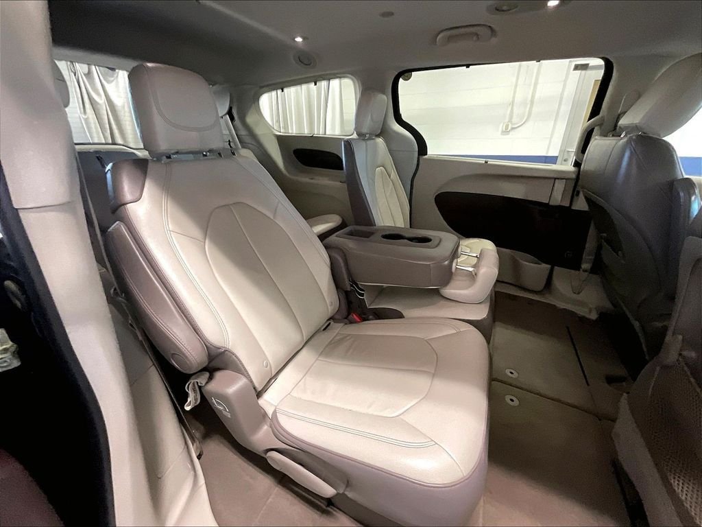 Used 2017 Black Chrysler Touring L image 16