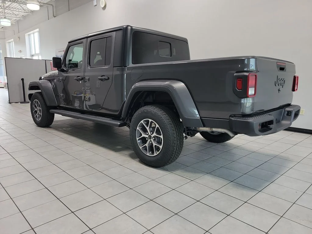 New 2026 Granite Crystal Metallic Clear-Coat Exterior Paint Jeep Sport S image 5