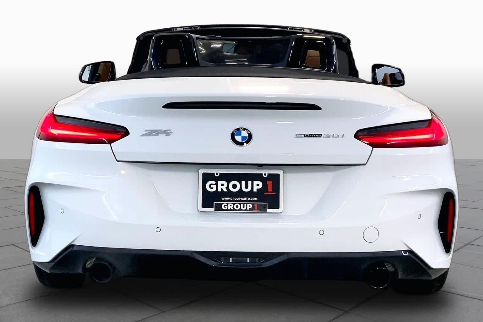 New 2026 Alpine White BMW sDrive30i image 4