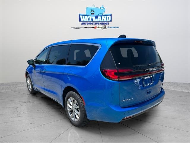 New 2027 Hydro Blue Pearl-Coat Exterior Paint Chrysler Select image 3