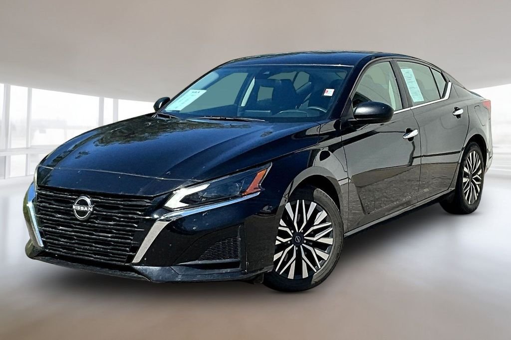Used 2025 Super Black Clearcoat Nissan 2.5 SV image 1