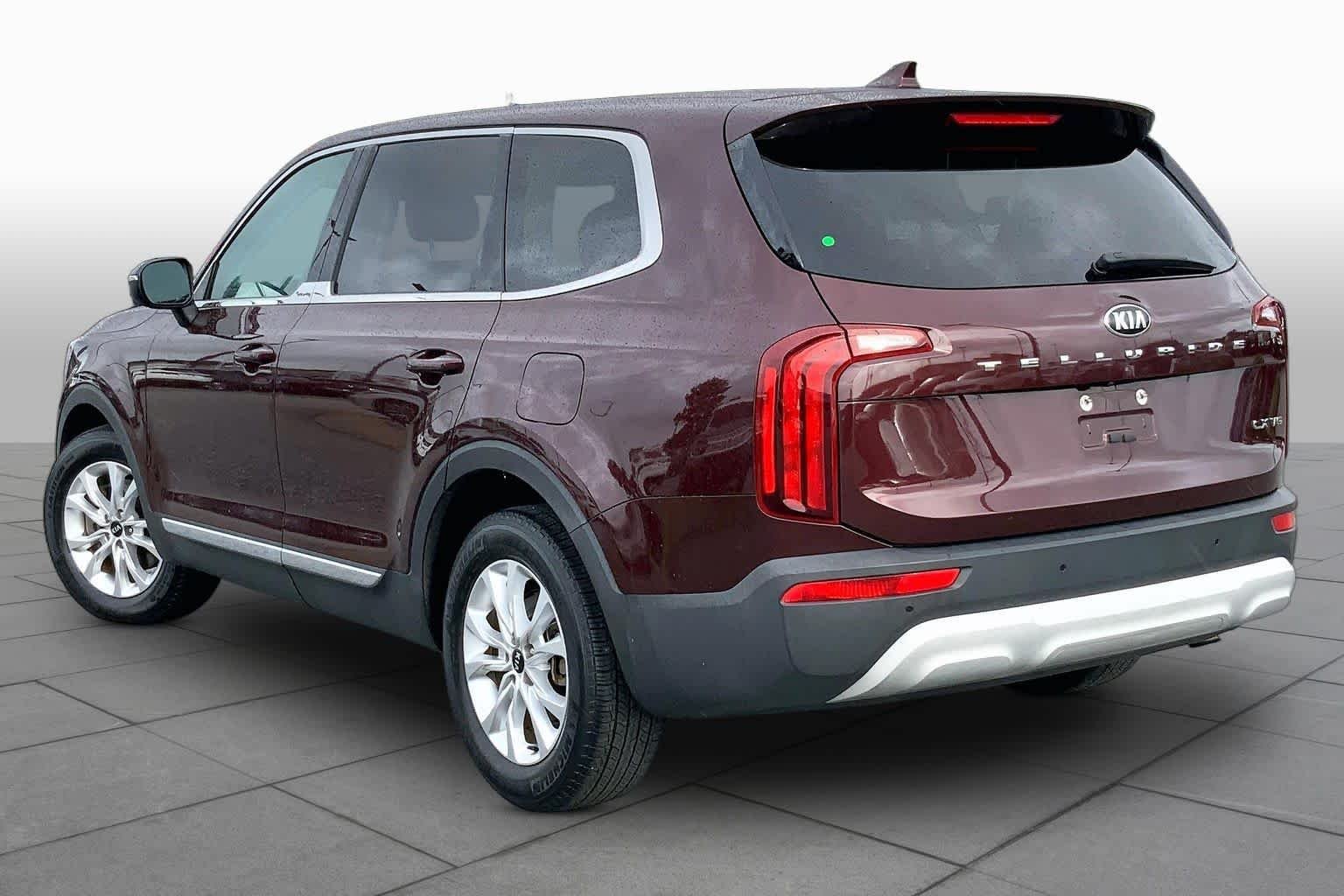 Used 2020 Sangria Kia LX image 11