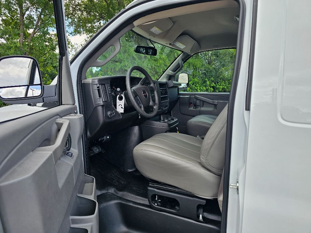 2025 GMC Savana Cargo Work Van - Photo 26