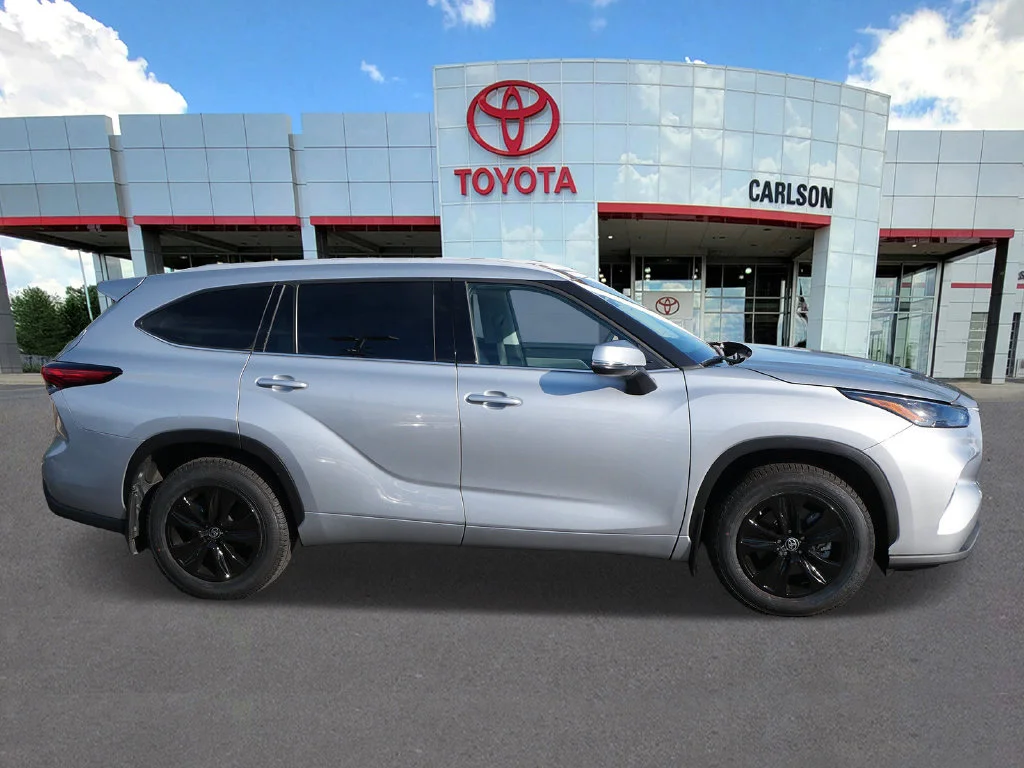 Used 2022 Silver Toyota XLE image 4