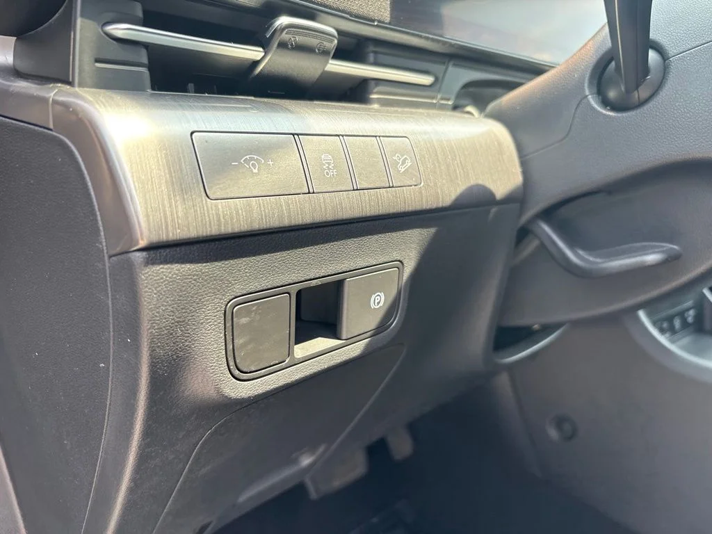 Used 2025 Gray Hyundai SEL image 17