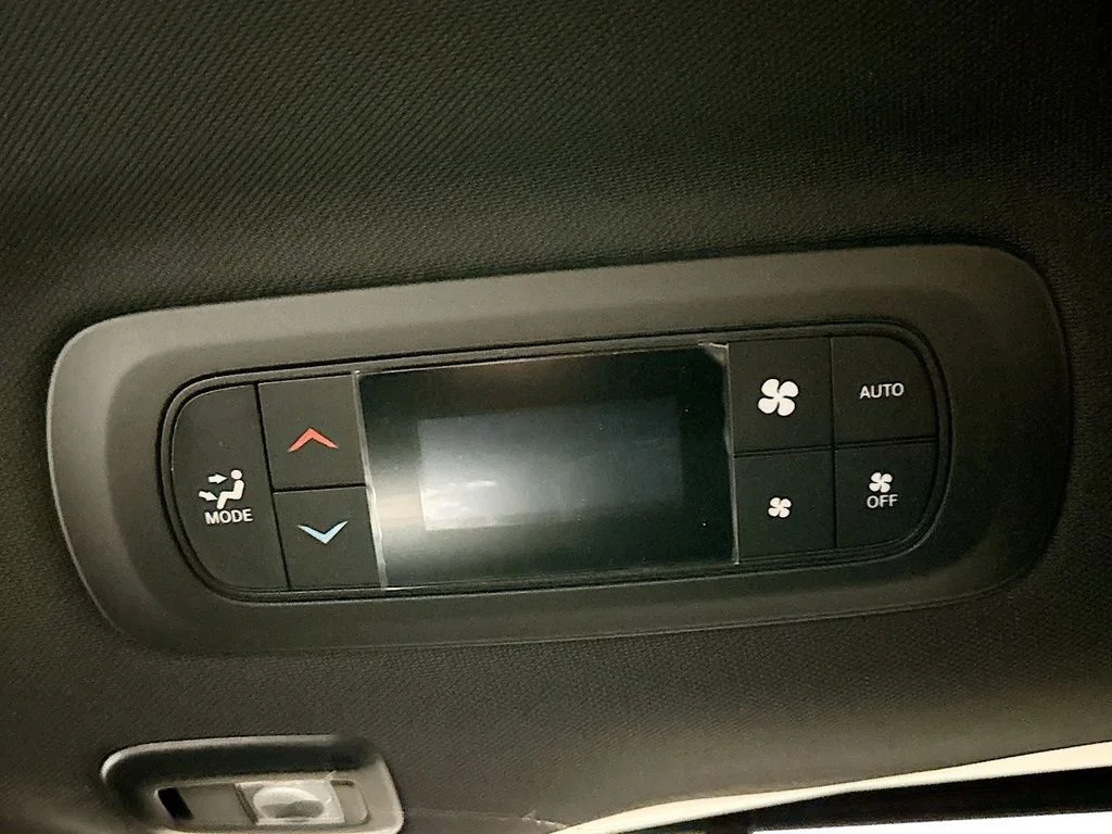 2026 Chrysler Pacifica Limited - Photo 16