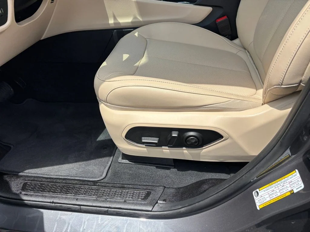 Used 2025 Gray Jeep Limited image 26