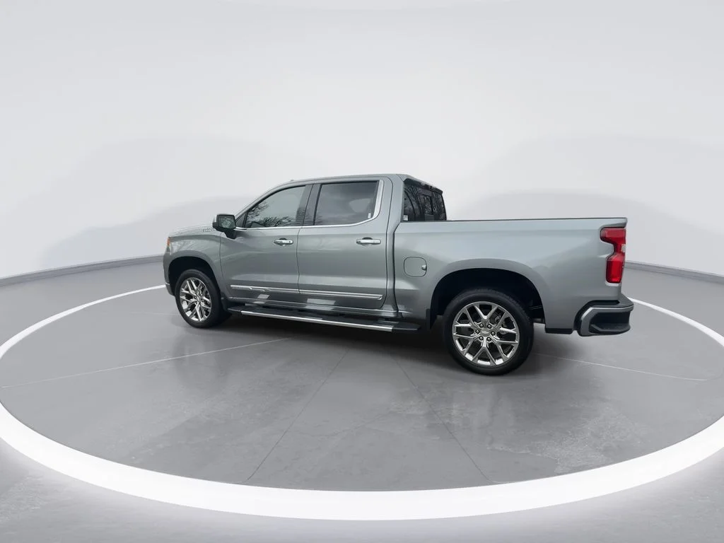 Used 2025 Gray Chevrolet High Country image 6