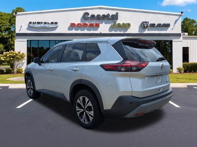 Used 2023 Gray Nissan SV image 6