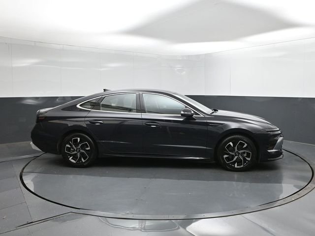Used 2024 Blue Hyundai SEL image 11