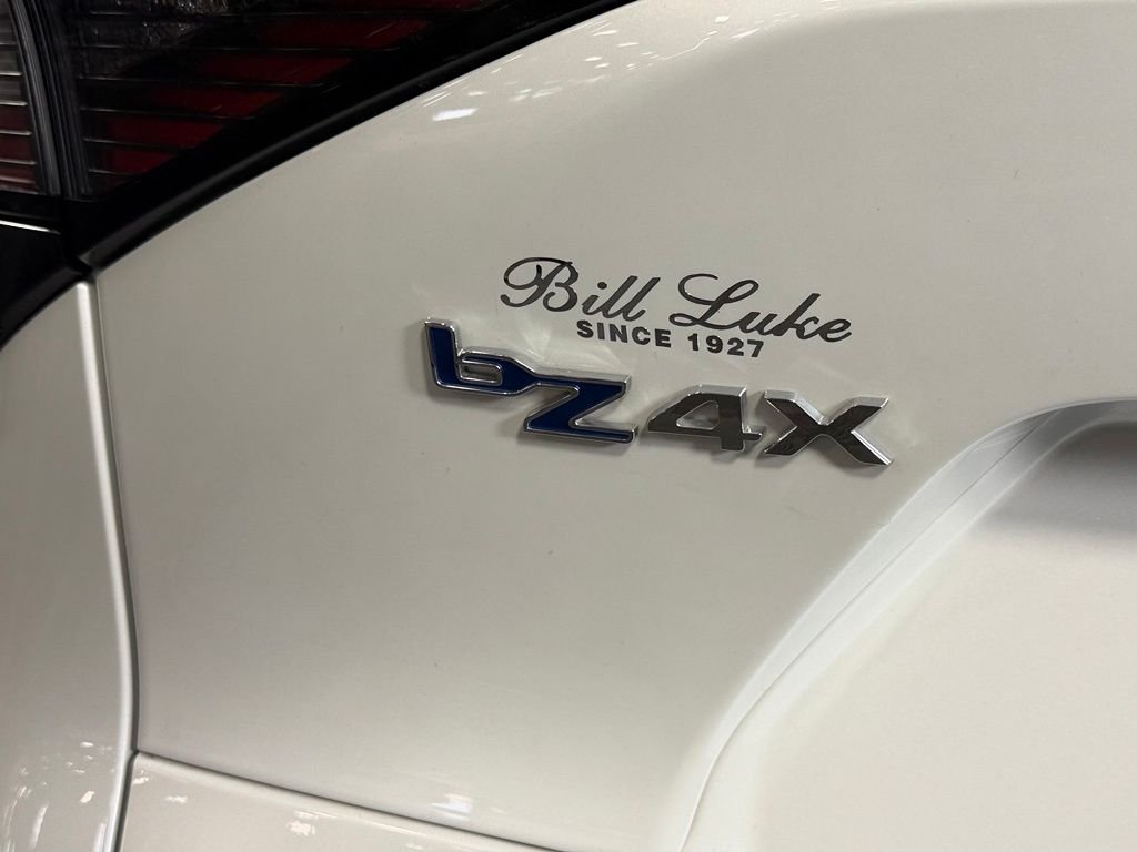 Used 2025 Beige Toyota XLE image 12