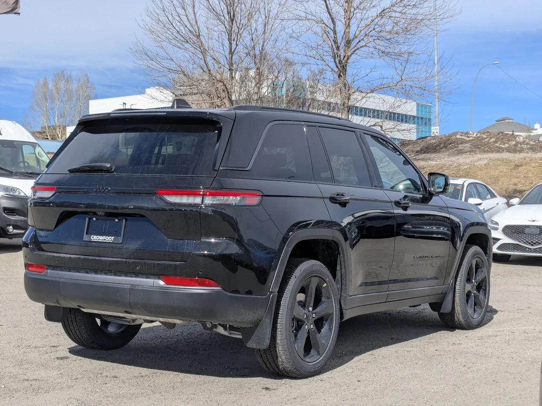 New 2026 Black Jeep Altitude - - 4x4 - Power Sunroof - Altitude Pack - 2.0L Turbo - Remote Start & More! image 8