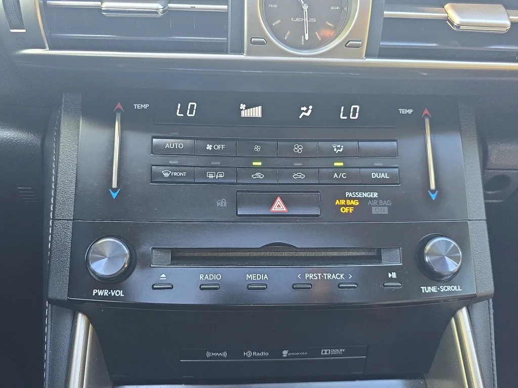 Used 2014  Lexus 250 image 26