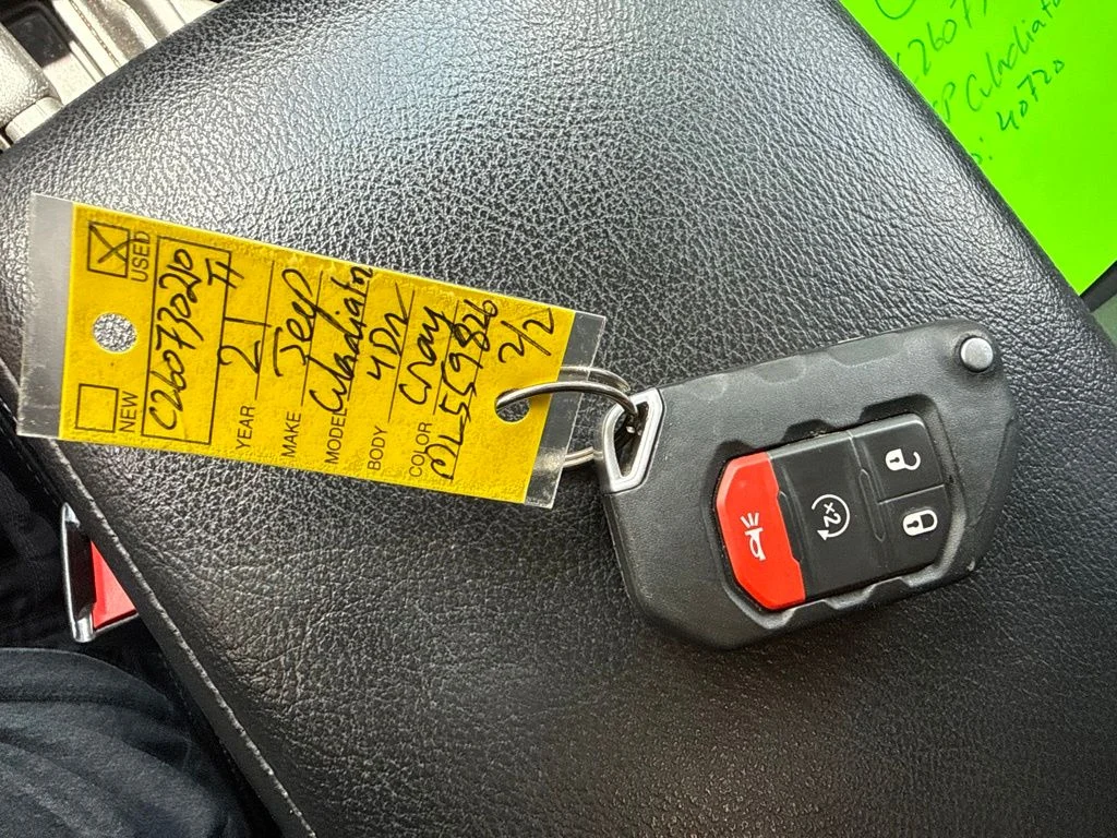 Used 2021 Gray Jeep  image 33