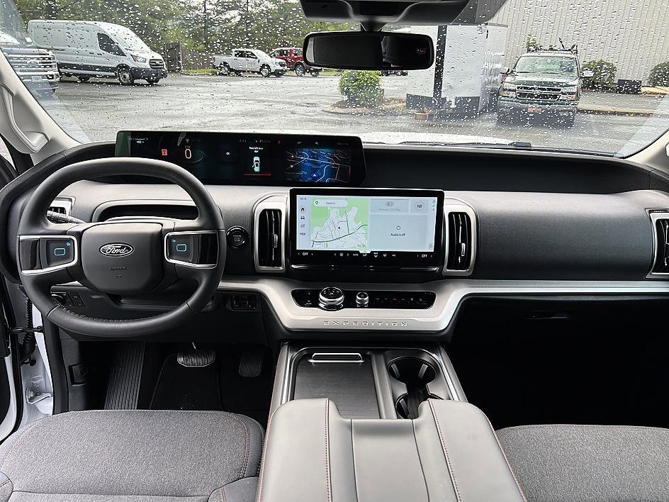 Used 2025 Oxford White Ford Active image 13