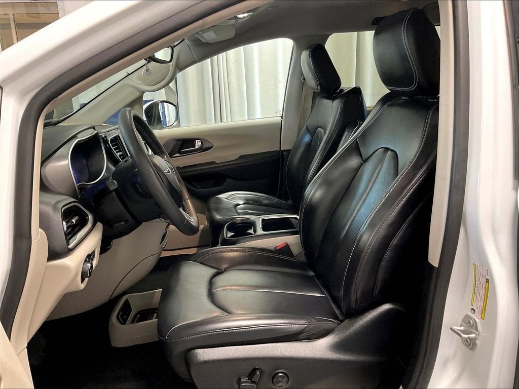 Used 2023 White Chrysler Touring L image 10