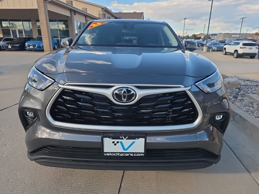 2024 Toyota Highlander LE photo 2