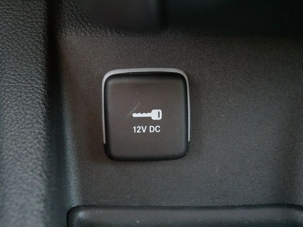 Used 2015 Gray Dodge SXT image 28