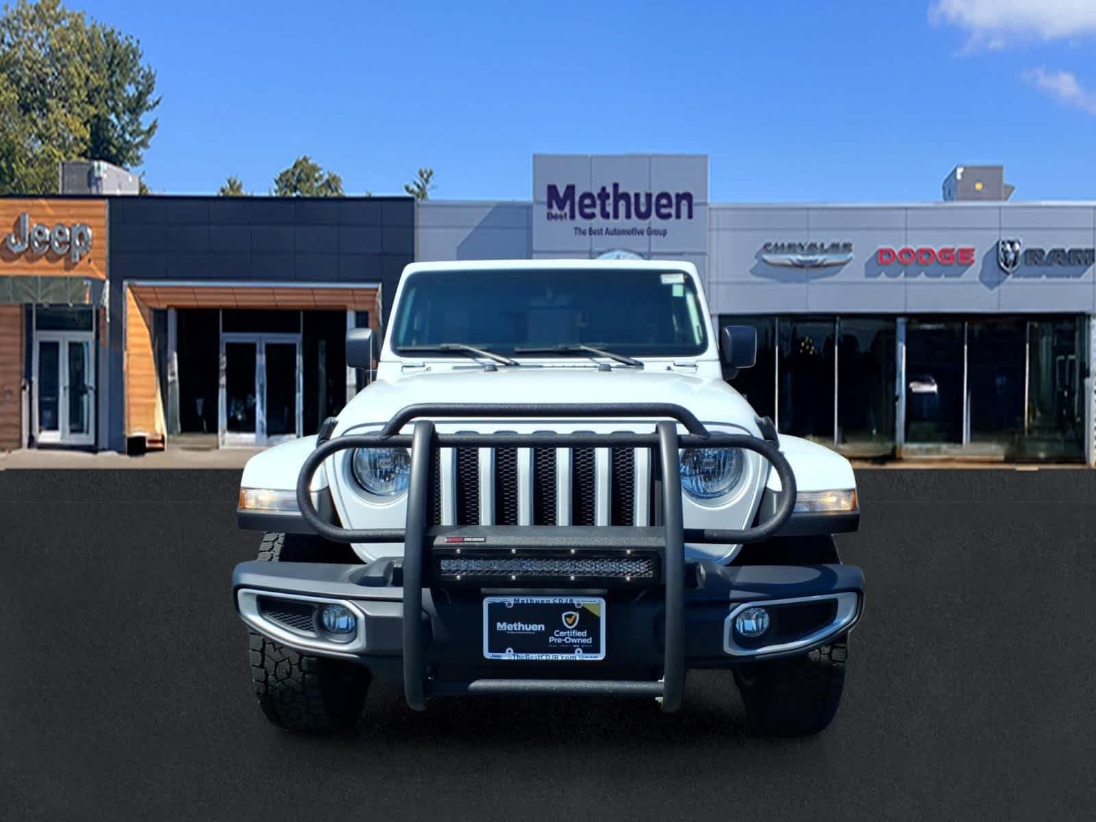 Used 2022 Bright White Clearcoat Jeep Unlimited Sahara image 10