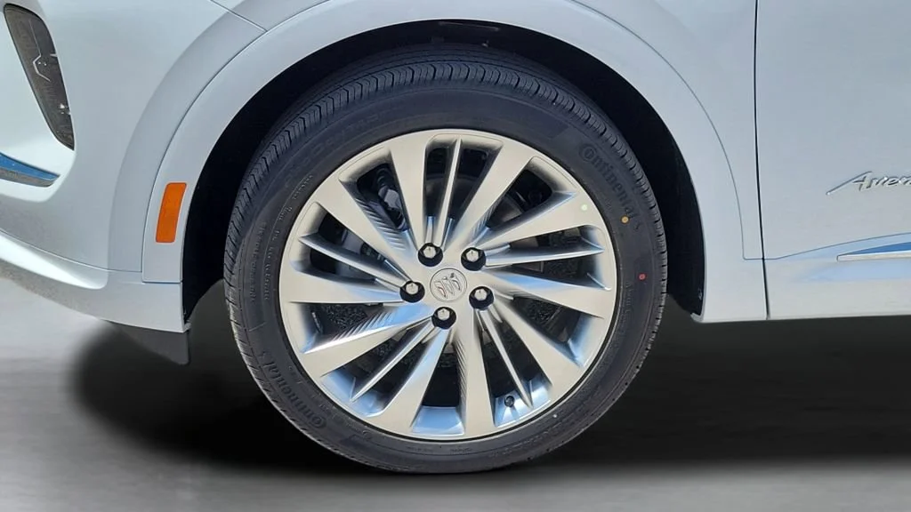 New 2026 Iridescent White Tricoat Buick Avenir image 10