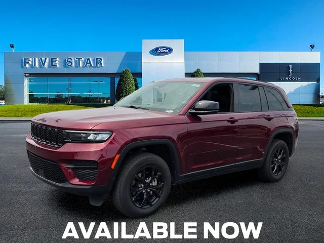 Used 2025 Red Jeep Altitude image 3
