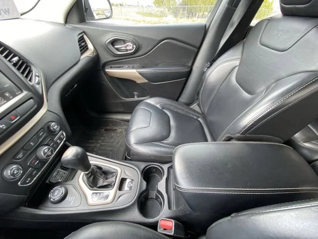 Used 2018 Bright White Clearcoat Jeep Limited image 20