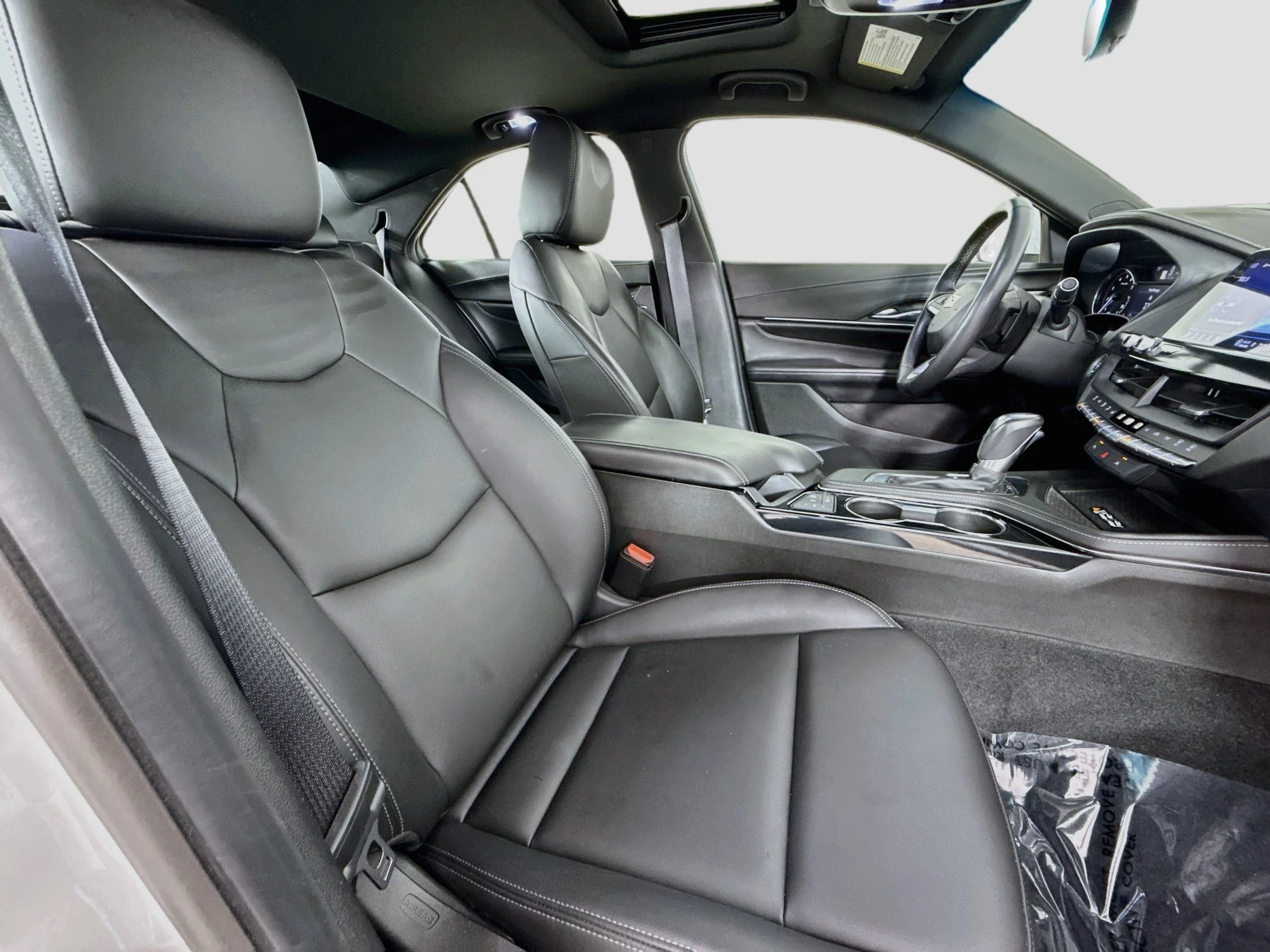 Used 2022 SUMMIT WHITE Cadillac Luxury image 31