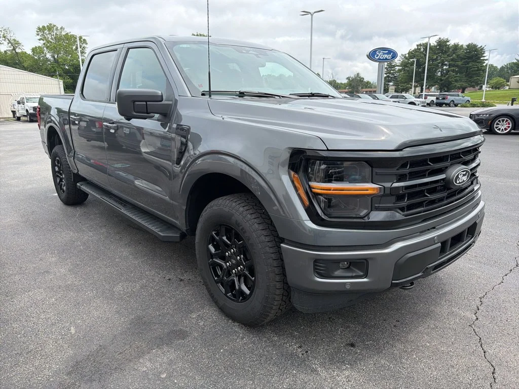 New 2026 Carbonized Gray Metallic Ford XLT image 6