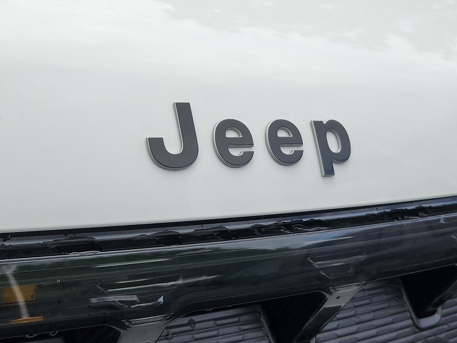 New 2026 Bright White Clear-Coat Exterior Paint Jeep 85th Anniversary Edition 4x4 image 19