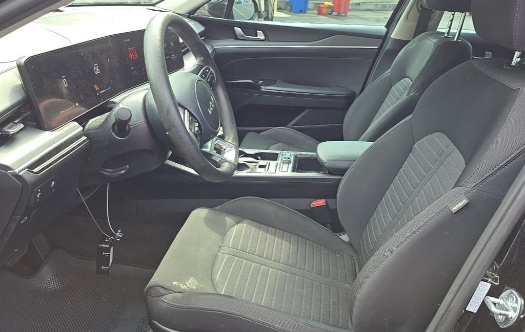 Used 2025 Black Kia LXS image 5