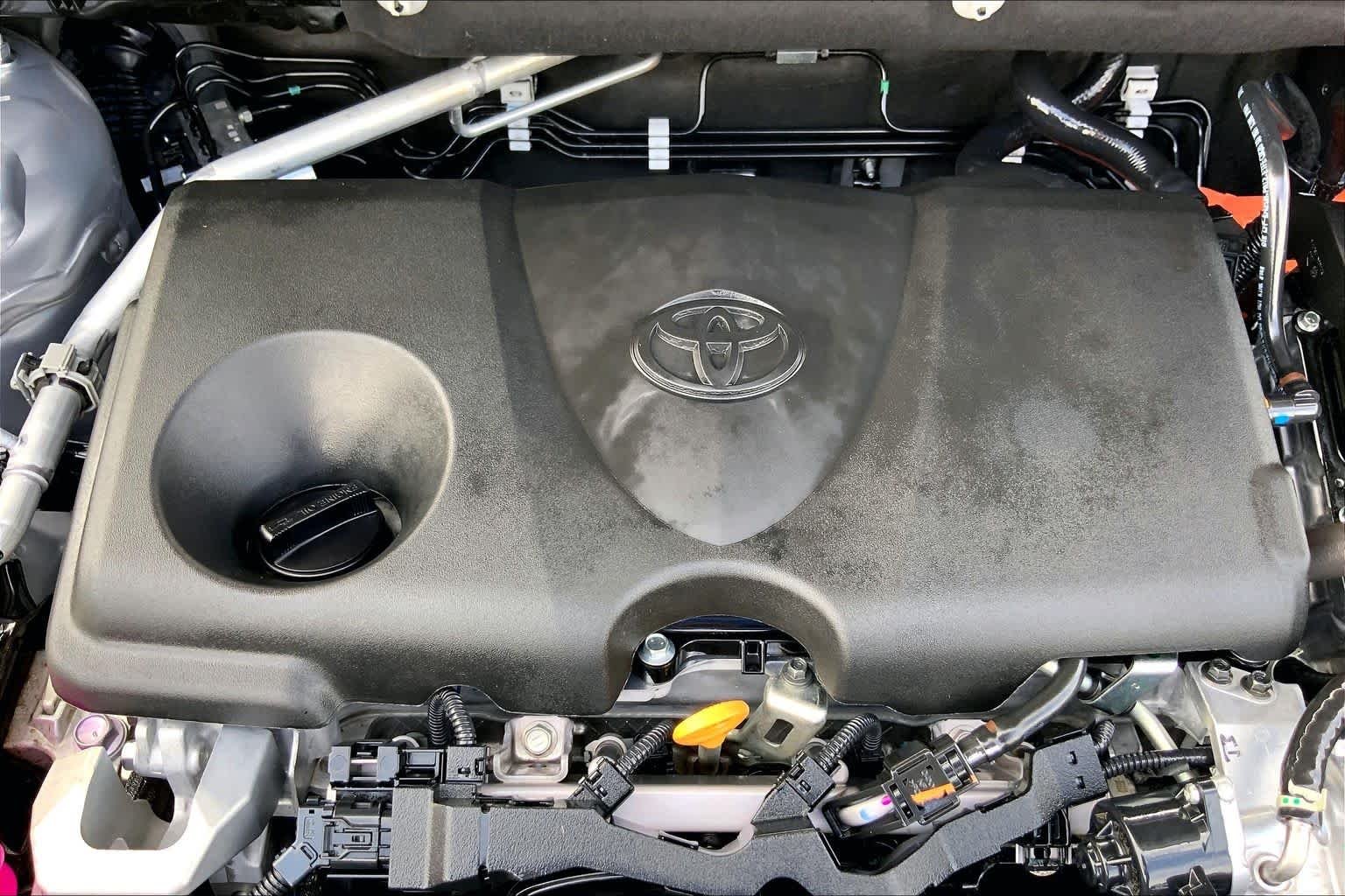 Used 2024 Silver Sky Metallic Toyota Hybrid XLE image 32