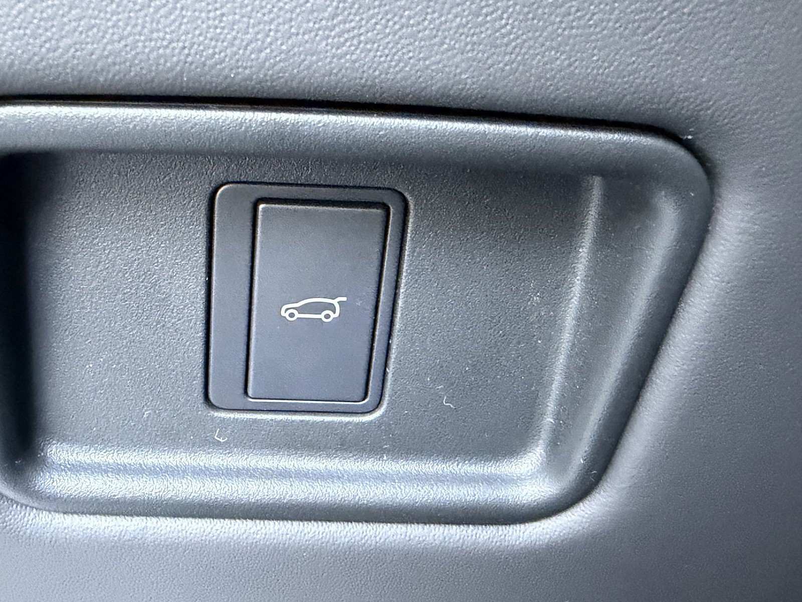 New 2026 Ostuni Pearl White Land Rover SV image 21
