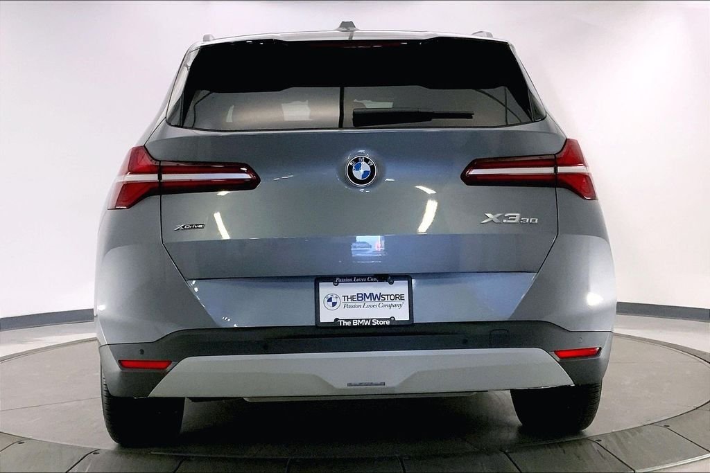 Used 2025 Skyscraper Grey Metallic BMW  image 3