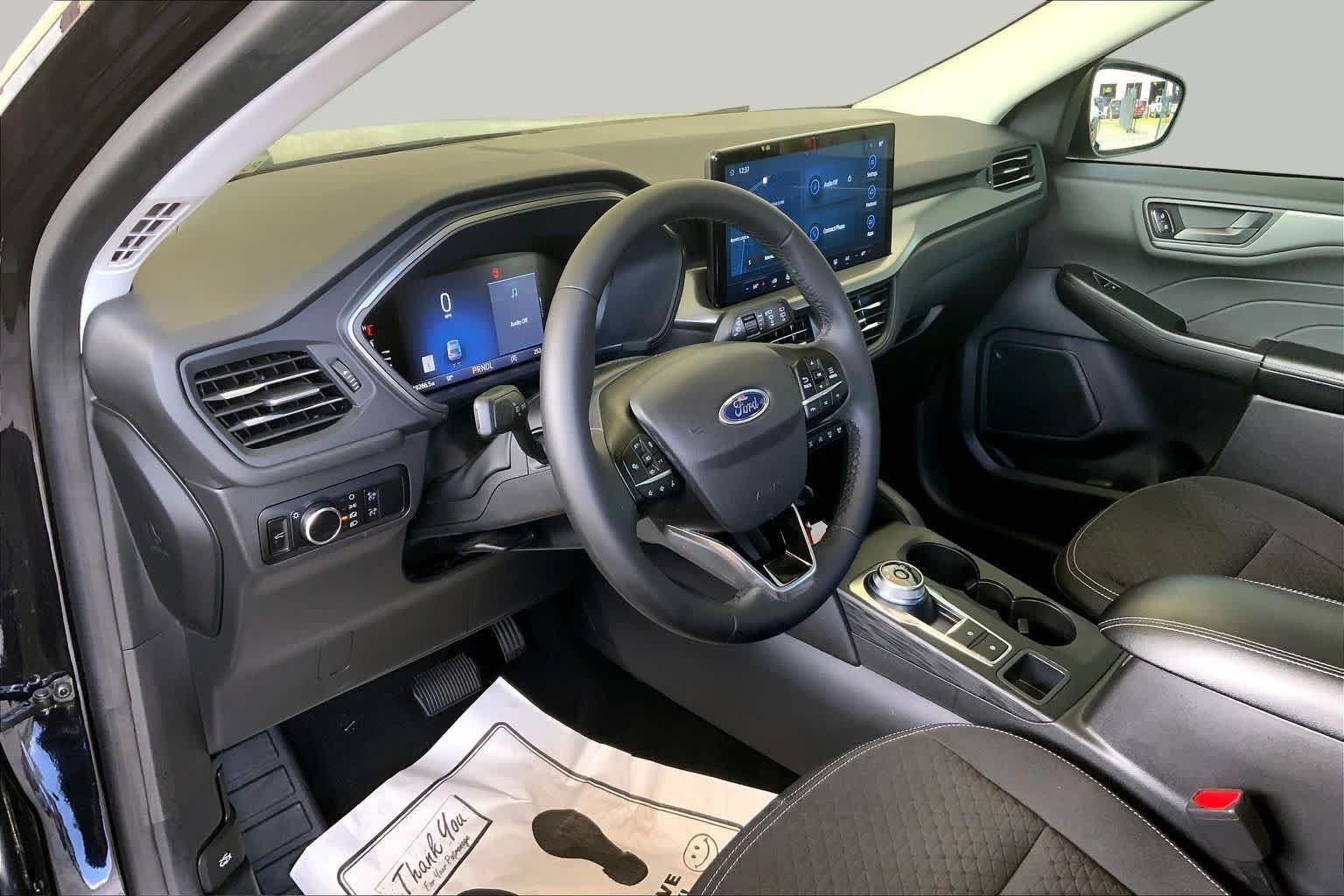 Used 2023 Agate Black Metallic Ford Active image 17
