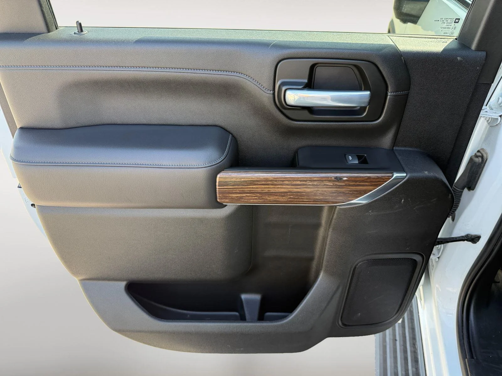 Used 2022 Summit White Chevrolet High Country image 20