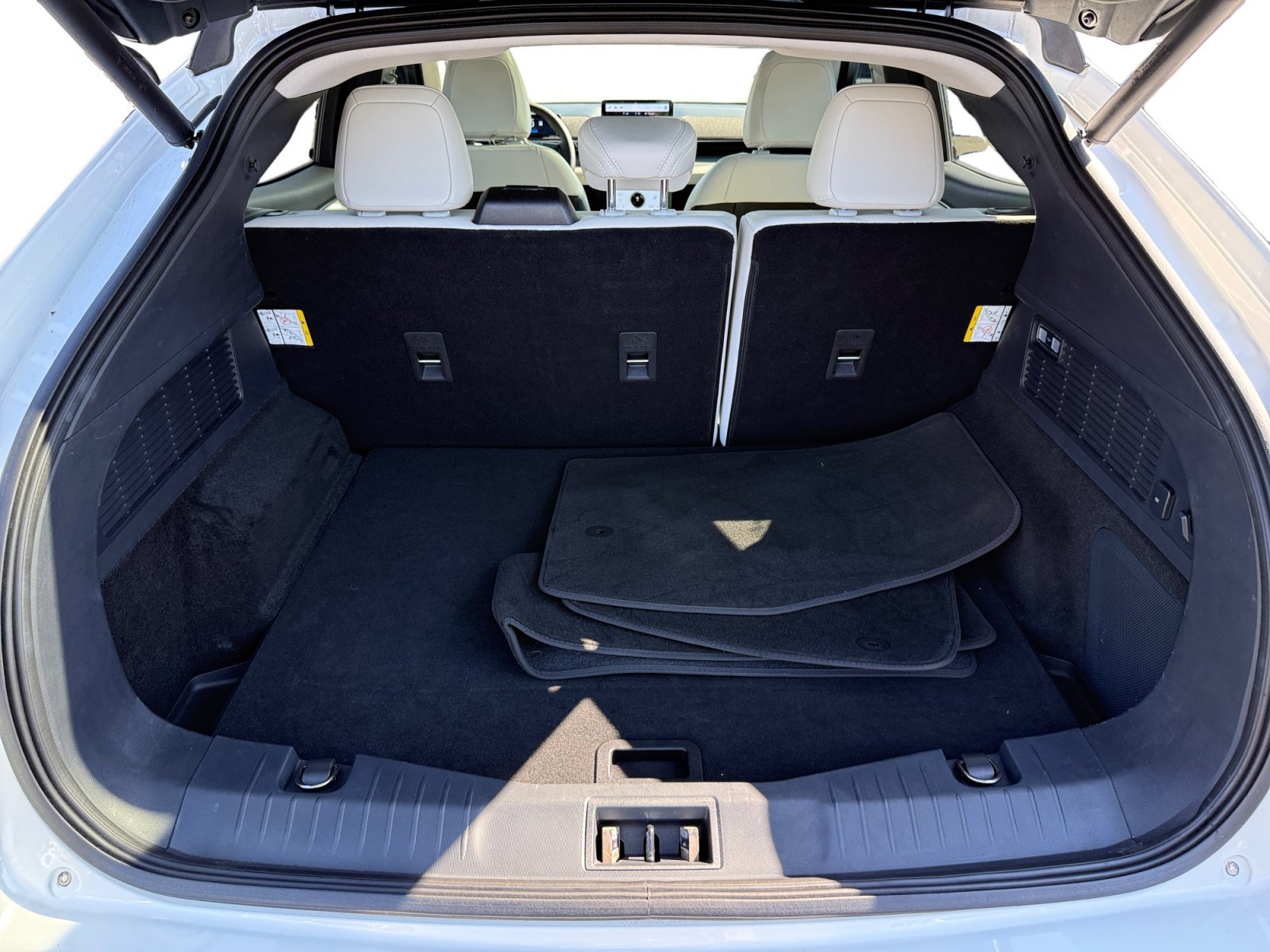 Used 2023 White Metallic Ford Premium image 17