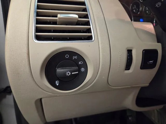 Used 2011 Silver Ford Limited image 32