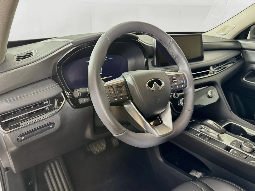 Certified Used 2027 White INFINITI LUXE image 12