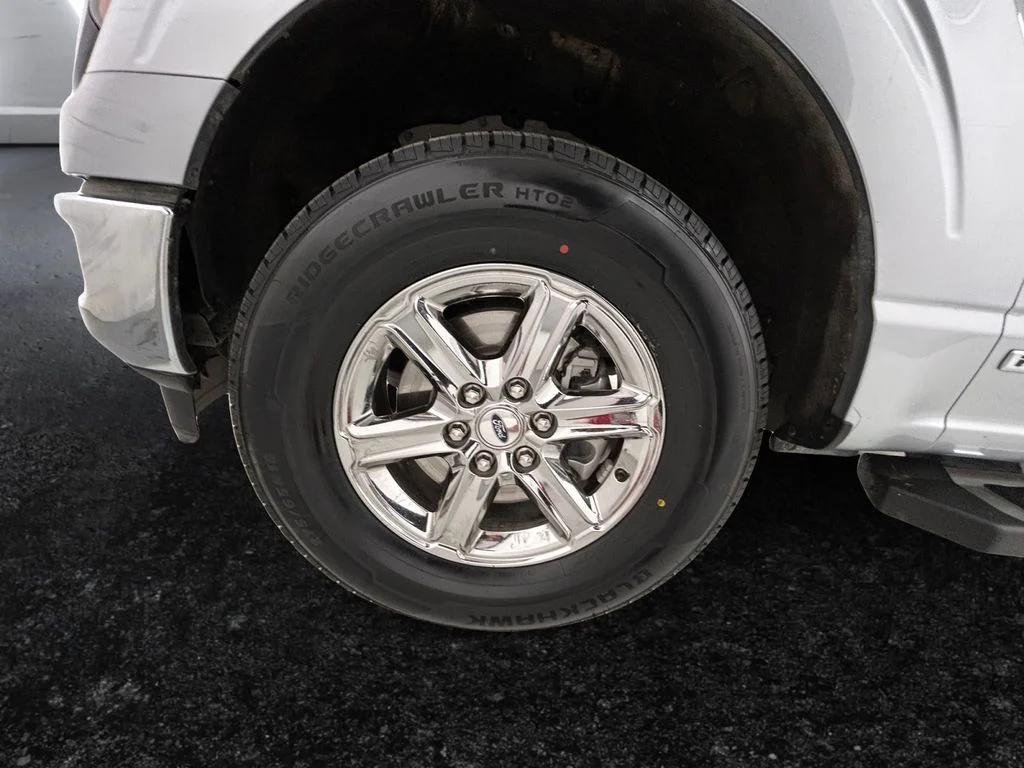 Used 2024 Silver Ford XLT image 27