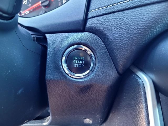 Used 2020  Toyota XLE image 19